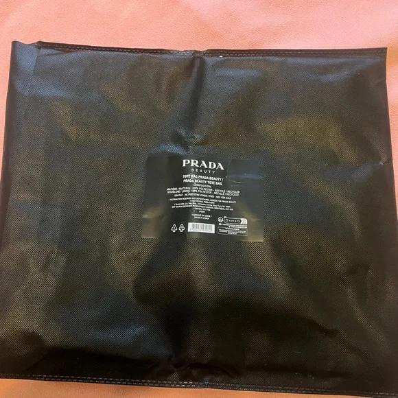 Prada Beauty Reversible Tote with Zip Pouch - Mint Green reverses to Black BNIB - Picture 7 of 16